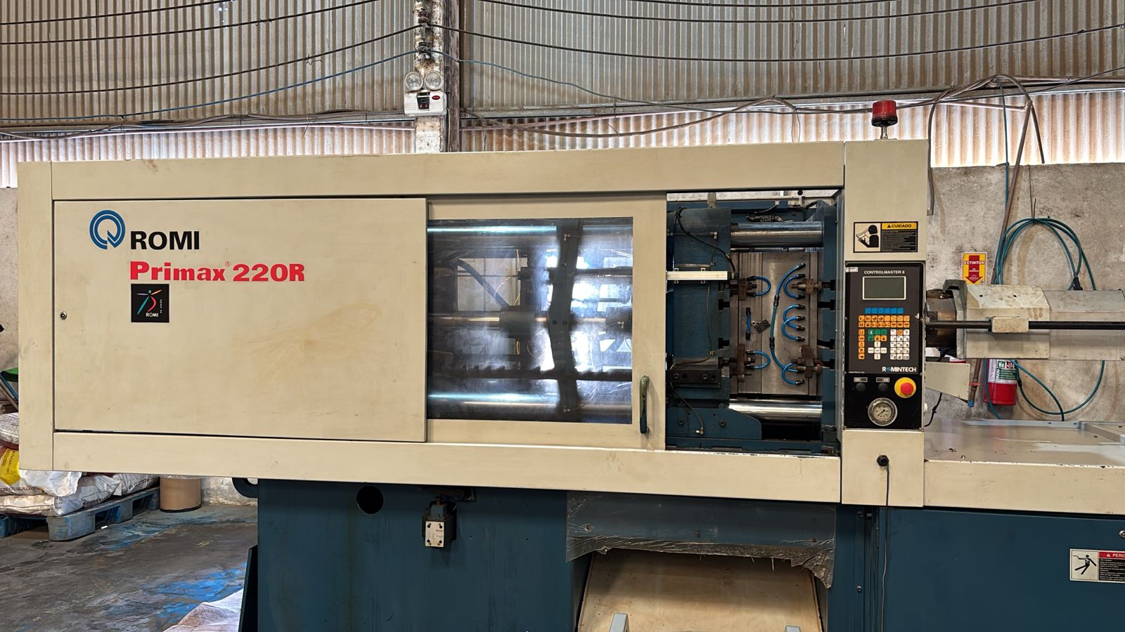 Injetora Romi 220 tons